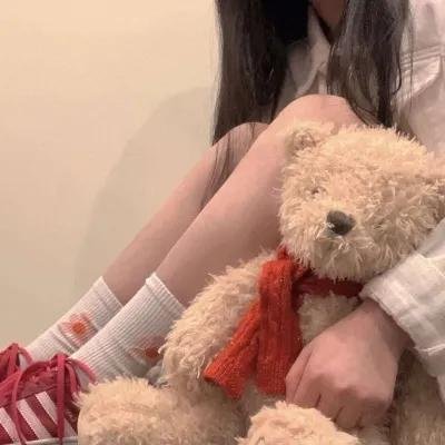 红鞋男子